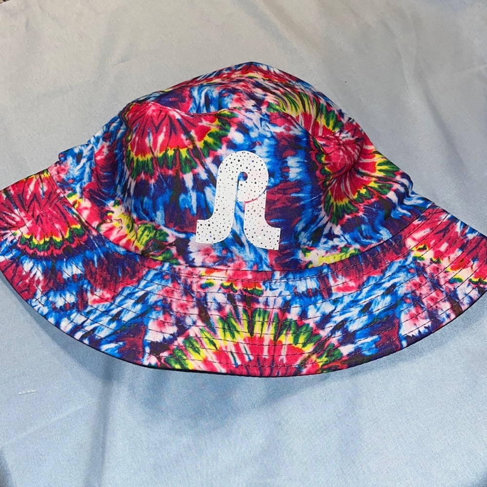 pretty lights tie dye bucket hat